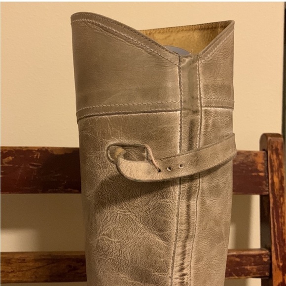 FRYE Dorado Tall Knee High Leather Riding boots Cream Tan Buckle Distressed - Picture 10 of 16